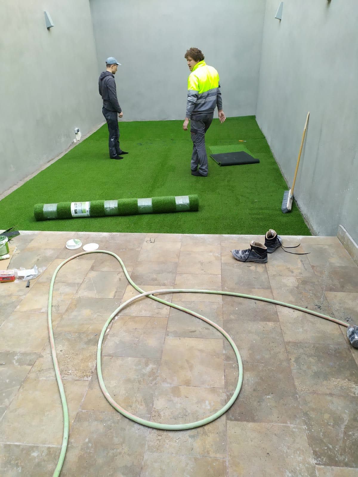 Instalacion de cesped artificial en exterior 2